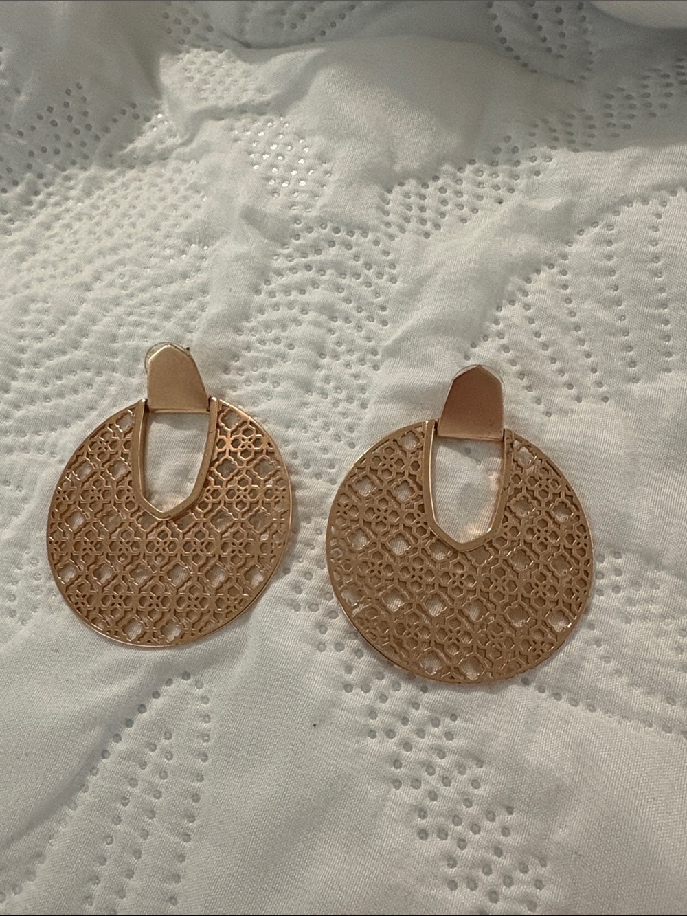 Kendra Scott Gold Filigree Round Drop Earrings